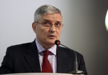 Dăianu avertizează că alegerile anticipate ar putea împinge România în categoria „junk”: Ne jucăm cu focul