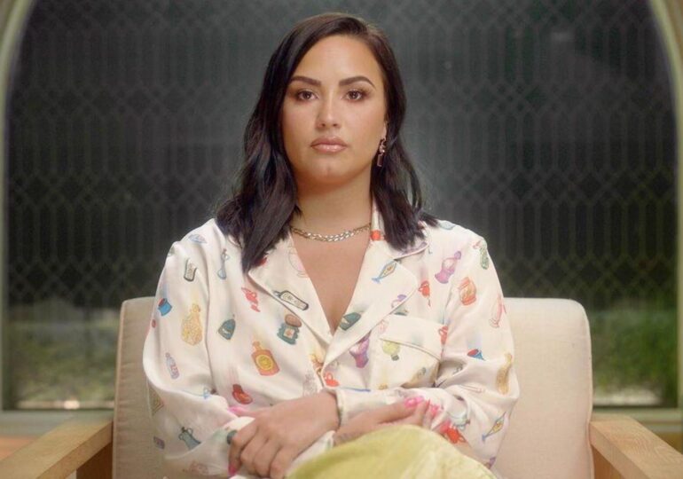Cântăreața Demi Lovato a anunţat că este o persoană non-binară (Video)