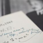 O scrisoare manuscris a lui Einstein, conţinând ecuaţia teoriei relativităţii, a fost vândută la licitaţie pentru 1,2 milioane de dolari (Video)