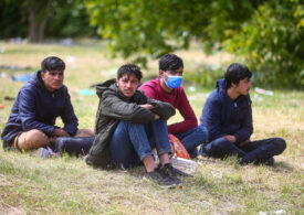 Poliţia maghiară a descoperit 97 de migranţi ilegali într-un camion românesc