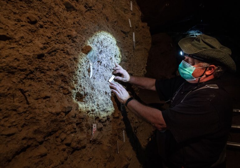 Rămăşiţele a nouă oameni de Neanderthal au fost descoperite într-o peşteră din apropiere de Roma