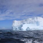 Un aisberg de mari dimensiuni s-a desprins din banchiza Brunt, în Antarctica