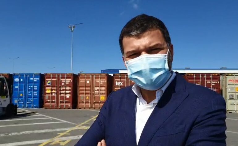 Şeful Gărzii de Mediu a prezentat LIVE pe Facebook ce a găsit într-un container cu deşeuri periculoase (Foto&Video)