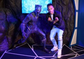 O statuie a supereroului Black Panther a fost expusă la Madame Tussauds, care se redeschide săptămâna viitoare