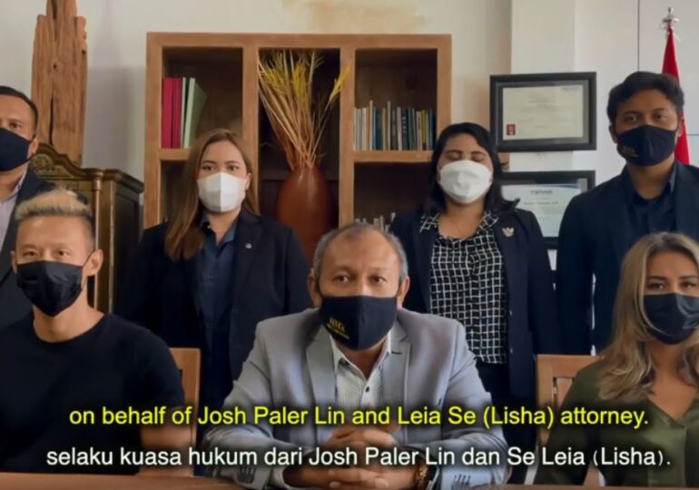 Doi vloggeri riscă să fie deportaţi din Bali din cauza unei farse cu o mască de protecție (Video)