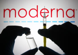 Vaccinul Moderna are o eficienţă de 93% la 6 luni după a doua doză, dar va fi nevoie și de un rapel suplimentar