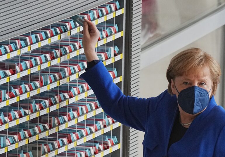 Facilităţile propuse de Angela Merkel pentru persoanele vaccinate, aprobate de Bundestag
