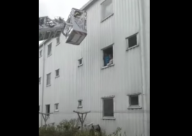 Incendiu la locuințe sociale din Constanţa: Trei persoane au ajuns la spital