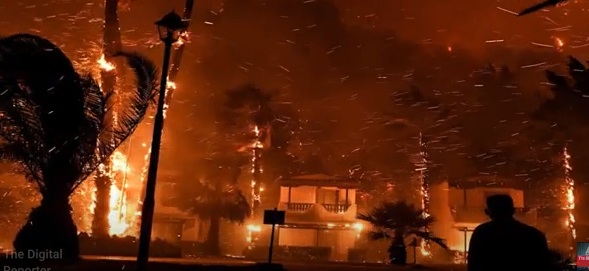 Pompierii nu au reușit încă să stingă incendiul major izbucnit în apropiere de Atena (Galerie foto)