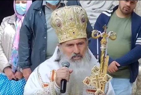 Arhiepiscopul Tomisului, Teodosie, îndeamnă la împărtășirea cu aceeași linguriță, chiar și a unui bolnav
