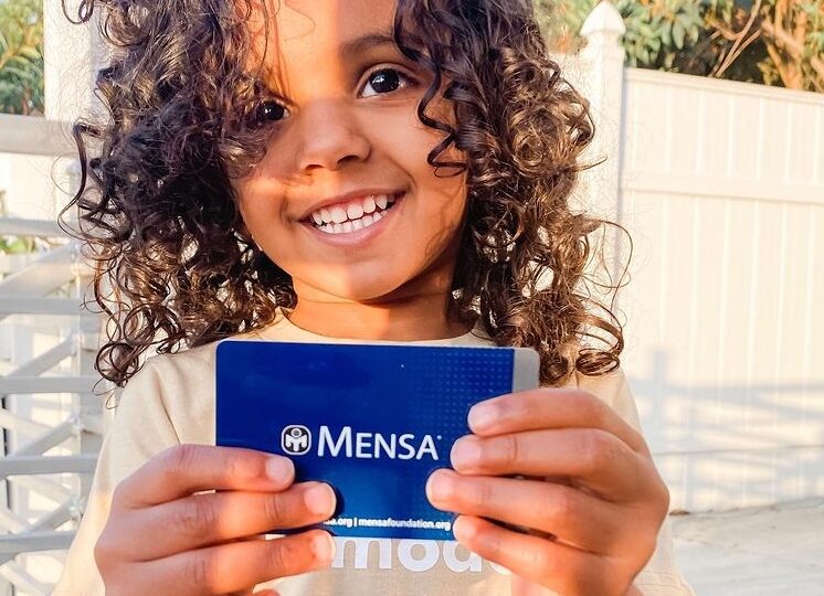 O fetiță de 2 ani e cel mai tânăr membru Mensa