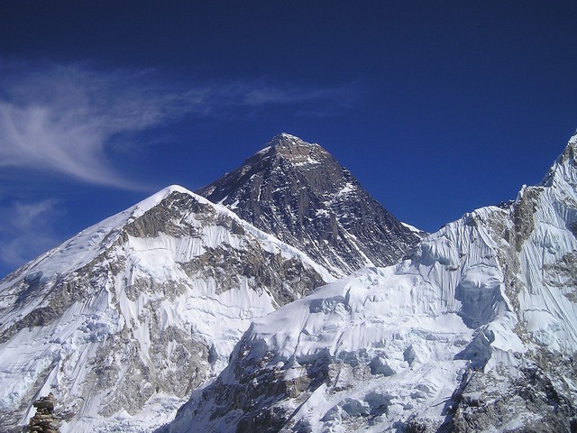 Pandemia face ravagii în Nepal, China suspendă expediţiile pe Everest