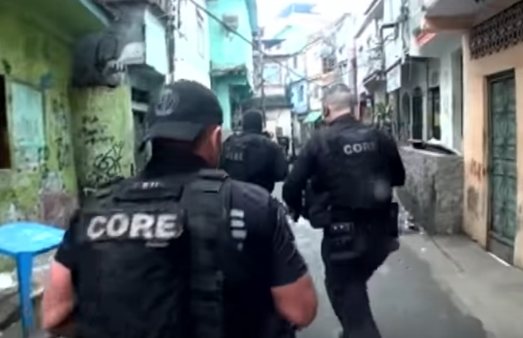 Zeci de morţi în Rio de Janeiro, în urma unui schimb de focuri între poliţie şi traficanți de droguri