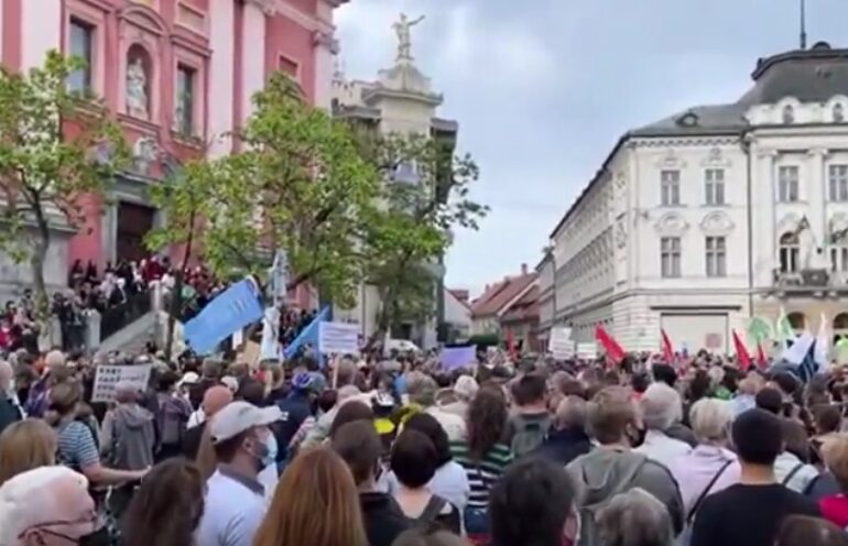 Protest masiv în Slovenia față de acțiunile ”autoritare și corupte” ale premierului: ”Opriţi fascismul, alegeri acum!” (Video)