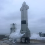 După patru explozii, un prototip al rachetei Starship a reuşit să aterizeze în siguranţă