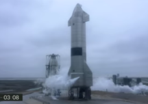 După patru explozii, un prototip al rachetei Starship a reuşit să aterizeze în siguranţă