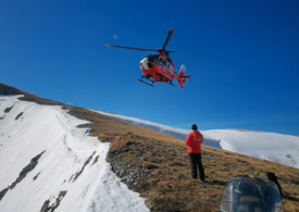 Supraviețuire în stilul lui Bear Grylls: Un bucureștean de 19 ani, pierdut pe munte, și-a făcut un adăpost în zăpadă ca să reziste peste noapte (VIDEO)