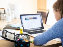 Doi părinți din Bihor, trimiși în judecată pentru homeschooling
