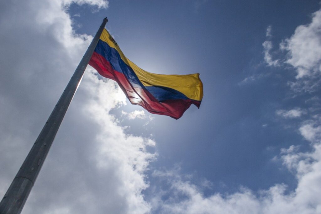 Criza din Golf face SUA să relaxeze sancțiunile împotriva Venezuelei: Companiile americane pot cumpăra din nou petrol
