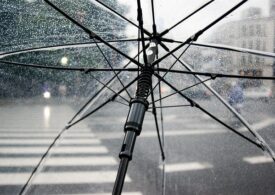 Ploile nu ne mai lasă. Cod galben în Bucureşti şi 12 judeţe