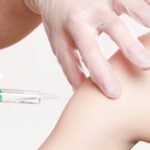 5 românce mor în fiecare zi de cancer de col, dar vaccinarea anti-HPV merge foarte prost, deşi este gratuită. Medic: Părinţii nu-şi dau seama ce important va fi pentru fata lor să primească acest vaccin