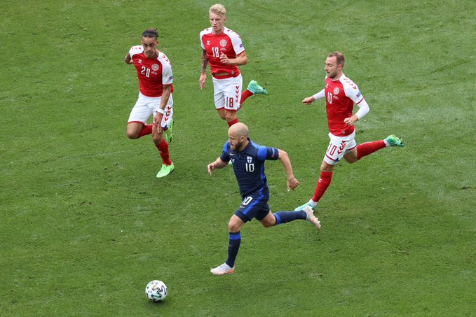 Momente dramatice la Copenhaga la EURO 2020. Christian Eriksen a fost  resuscitat pe gazon, iar acum a fost stabilizat. Mijlocașul danez poate vorbi și respiră singur