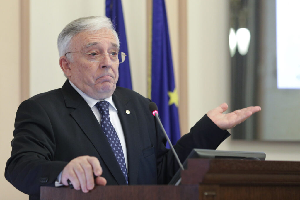 Isărescu respinge ideea unui premier tehnocrat: Vorbești în gol. Eu am fost premier tehnocrat. Spre finalul mandatului vorbeam singur și număram ca un deținut câte zile mai am până când plec
