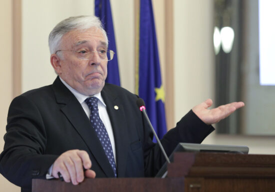 Isărescu respinge ideea unui premier tehnocrat: Vorbești în gol. Eu am fost premier tehnocrat. Spre finalul mandatului vorbeam singur și număram ca un deținut câte zile mai am până când plec