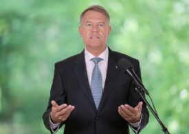 Președintele Iohannis a depus o coroană de flori, la Troița din Piața Universității (Video)