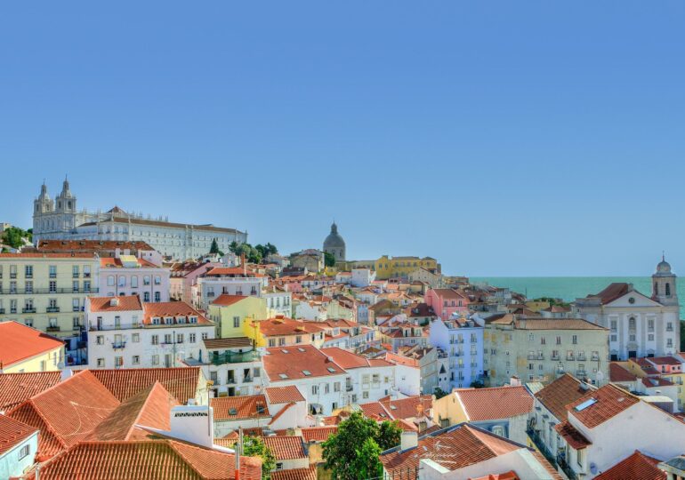 Lisabona amână relaxarea restricţiilor, după ce cazurile de Covid au început din nou să crească