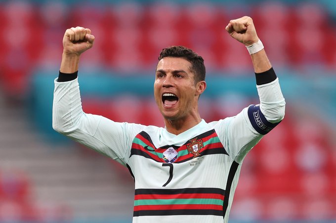 Cristiano Ronaldo intră în cartea de istorie a fotbalului