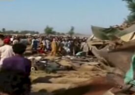 Zeci de oameni au murit după ce două trenuri s-au ciocnit în sudul Pakistanului (Video)