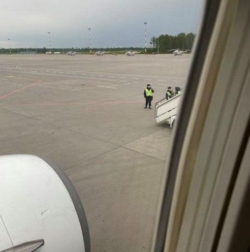 Un opozant al lui Putin a fost dat jos din avion și arestat pe aeroportul din Sankt Petersburg