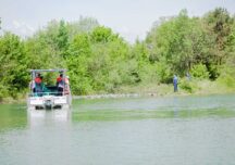 Prima ambarcaţiune 100% electrică, care va curăţa apele României de gunoaie, lansată la apă de Ziua Mediului (Video)