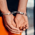 Un tânăr din Iaşi este trimis în judecată pentru că a spart calculatoarele unor minore şi le-a şantajat să-i trimită materiale pornografice