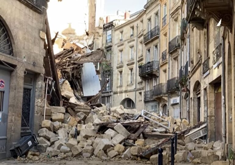 Două clădiri s-au prăbușit în Bordeaux. Salvatorii s-au declarat în fața unui miracol (Video)