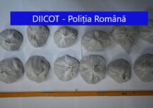 Captură importantă de heroină în Bucureşti: Traficanţii au aruncat drogurile pe geam, la nasul poliţiştilor