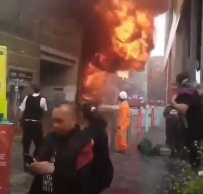 Explozie puternică și incendiu lângă o stație de metrou din Londra (Video)