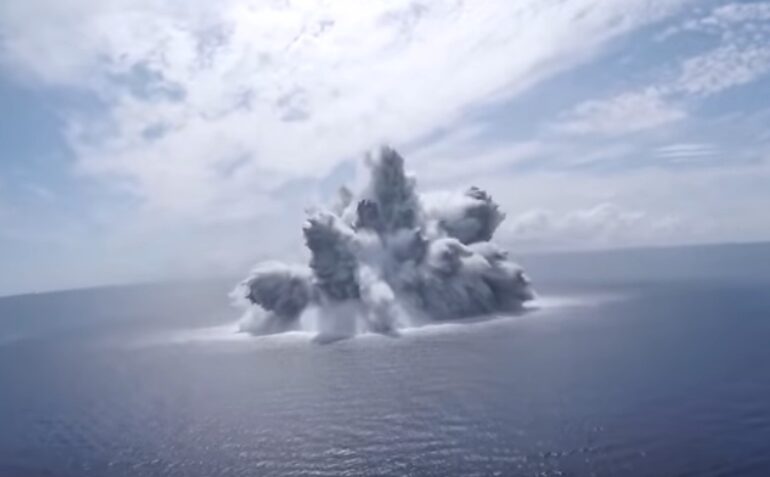 Marina americană a creat un cutremur de 3,9 grade după ce a detonat o bombă în Atlantic (Video)