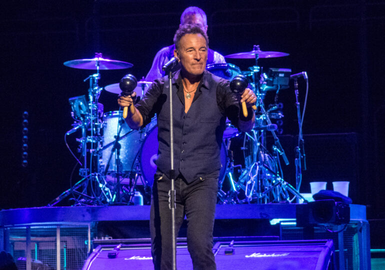 Bruce Springsteen reia concertele, dar fanii vaccinați cu AstraZeneca nu au voie să participe