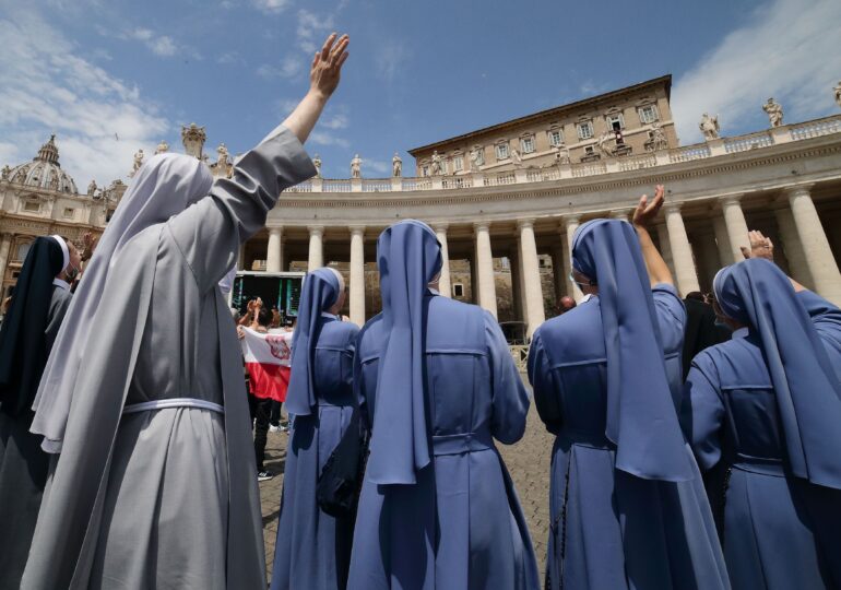 Vaticanul se amestecă în afacerile interne ale Italiei şi se opune unui proiect de lege împotriva homofobiei