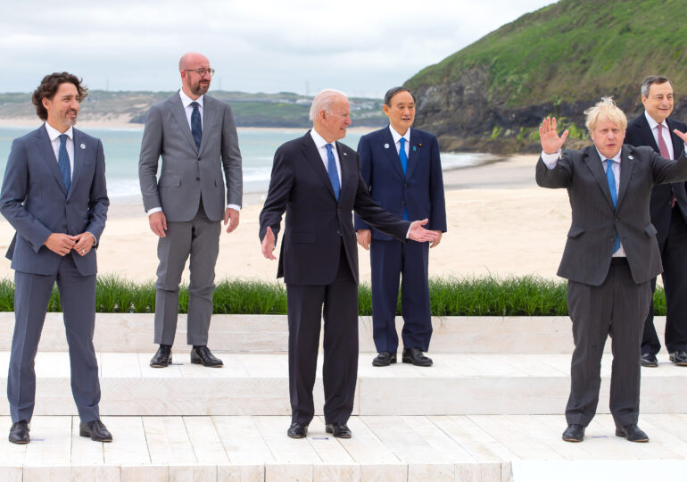 Liderii G7 au fost numiţi ipocriţi pentru că au participat la o petrecere pe plajă