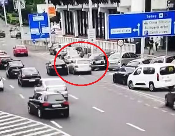 Cursă ca în filme la Sibiu: Un șofer de 20 de ani a încălcat toate regulile ca să scape de polițiști, dar n-a reușit