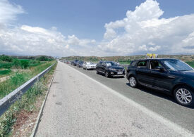 Cozi uriașe de sute de mașini la intrarea în Grecia. Se pare că vina e a turiștilor români (Foto)
