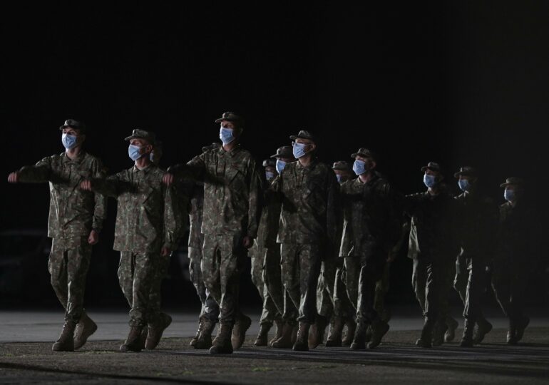 Azi-noapte a venit acasă  ultimul detaşament de soldaţi români din Afganistan (Video)