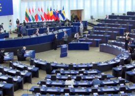 Parlamentul European cere Comisiei să îngheţe PNRR-ului Poloniei până când va respecta statul de drept