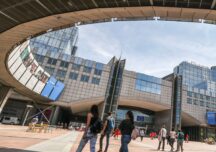 Politicienii nu-și trimit copiii la școală la Moscova, Beijing sau Teheran. De ce a devenit democrația costisitoare Interviu video cu Ciprian Mihali