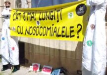 Protest pe picioroange în faţa Ministerului Sănătăţii: Cât o mai lungiţi cu nosocomialele? Ioana Mihăilă promite că ia măsuri (Video)