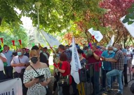 CFR-iştii au protestat în faţa Ministerului Transporturilor: Vrem trenuri noi! (Video)