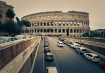 Un politician care se luptă cu mafia imobiliară din Roma s-a trezit cu o bombă sub mașină